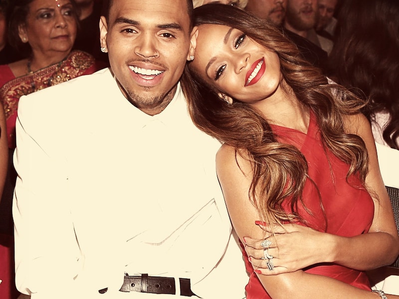 Brown en Rihanna tijdens de Grammy's. Toen ze een sms naar Drake stuurde, sloeg de stemming om.