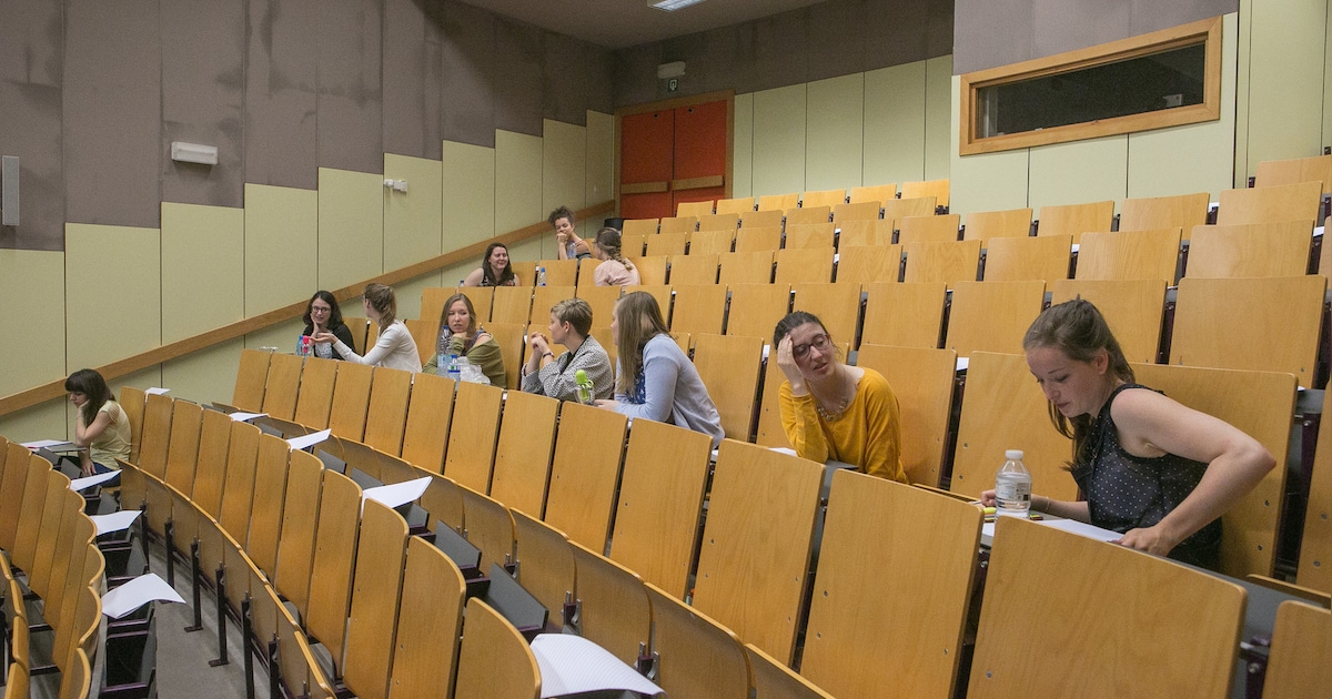 'Prof van het jaar' vergeet eigen examen | Nieuws | HLN.be