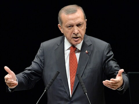 Premier Erdogan haalde ook al de bezem door zijn regering.