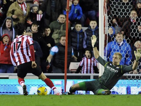 Ji omspeelt Joe Hart.