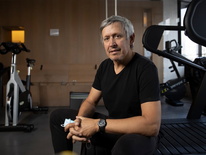 Lieven Maesschalck, de man die Van Aert weer naar de top bracht en waarvoor Mertens een privéjet neemt: “Het mag gezellig zijn, maar dat is niet de prioriteit”