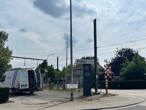 Archiefbeeld van de spooroverweg in de Pladijsstraat in Deerlijk.