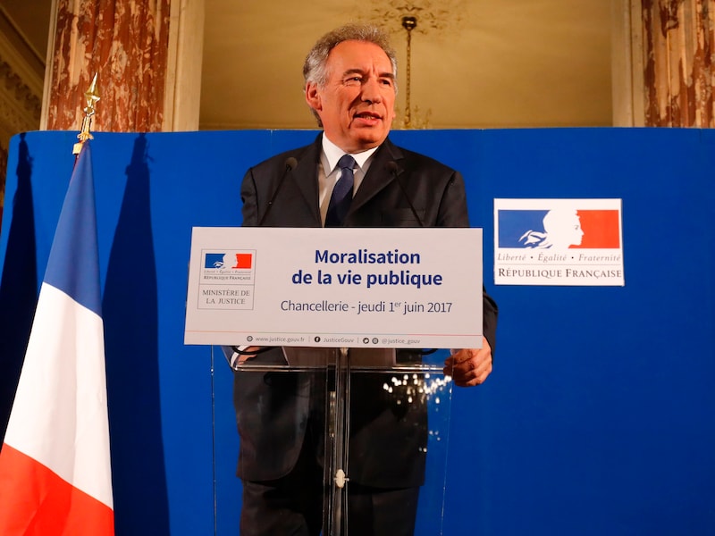 Minister van Justitie François Bayrou, vandaag bij zijn voorstel om de ethiek en transparantie in de politiek te verhogen.