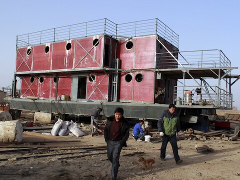 Een zelfgemaakt schip in de provincie Xinjiang.