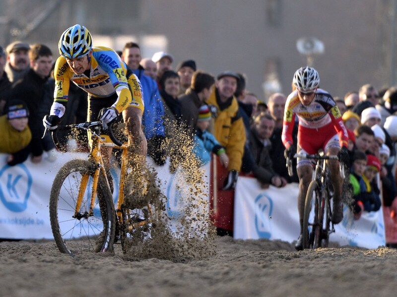 Bart Wellens reed sterk door de zandstrook.