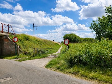 Het fietspad langs de Komense Vaart. 