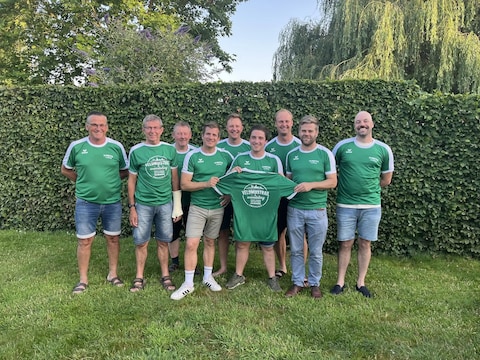 De Veldmuizen organiseren een trail. We zien Geert Gellinck, Geert Demaré, Mark Spriet, Thomas Joos, Jurgen Vanessche, Robbe Desmet, Pieter Gelaude, Stijn Van Maele, Tars Wulleman (Jan Demaré was verontschuldigd).
