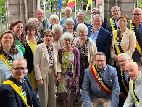 De 75-jarigen werden door het gemeentebestuur ontvangen in het gemeentehuis van Lovendegem (Lievegem)