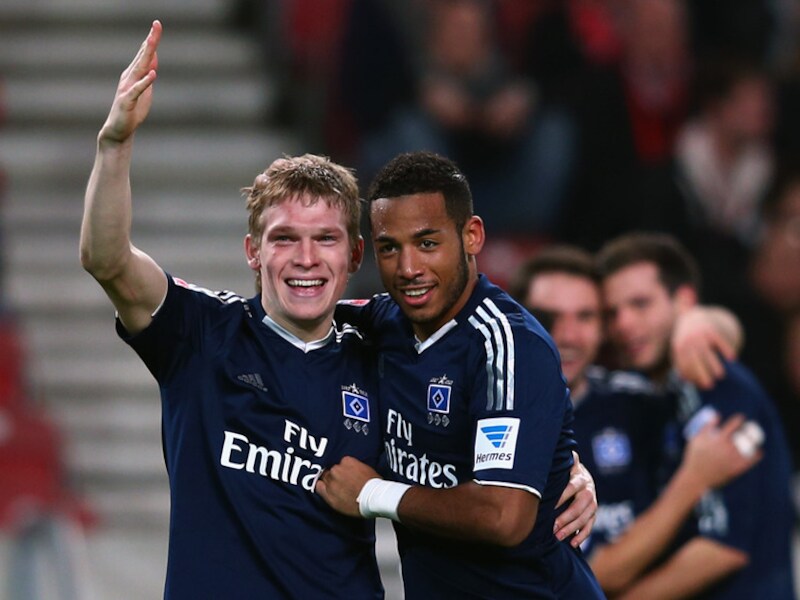 Rudnevs (l) en Aogo vieren de enige goal.