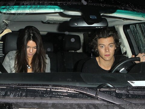 Harry Styles en Kendall Jenner werden tijdens een van hun afspraakjes gespot toen ze een restaurant in Hollywood wilden verlaten.