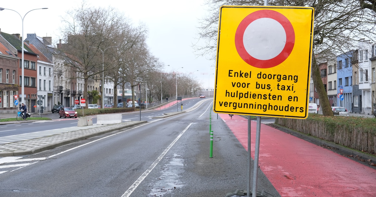 Stad laat tijdelijk verkeer in twee richtingen over Olivetenvest toe: “De knip blijft open tot het e