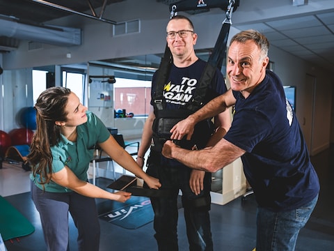Dieter De Maere bij To Walk Again in AZ Herentals, waar hij na meer dan tien jaar begon te revalideren en veel vooruitgang boekte.