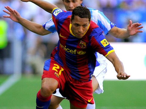Adriano verlengt zijn contract bij Barcelona