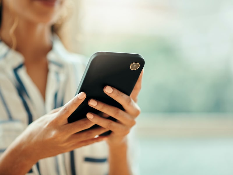 Negeer jij weleens een update van je gsm? Dit zijn de (potentieel zware) gevolgen