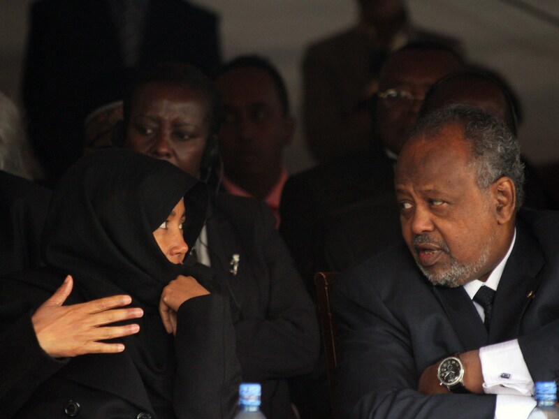 President van Djibouti Omar Guelleh (R).