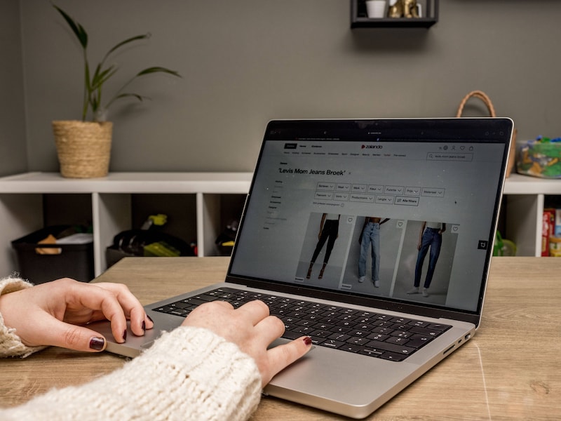 Met valse simkaarten en valse papieren deed de bende valse bestellingen via Zalando (foto ter illustratie)