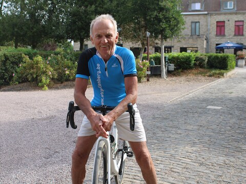 Oud-Lonaar Geert Bovyn uit Lubbeek is met vakantie in Lo: “Wat een gelukkig toeval om mij last minute nog te kunnen inschrijven in ‘La Course des Légendes’. 