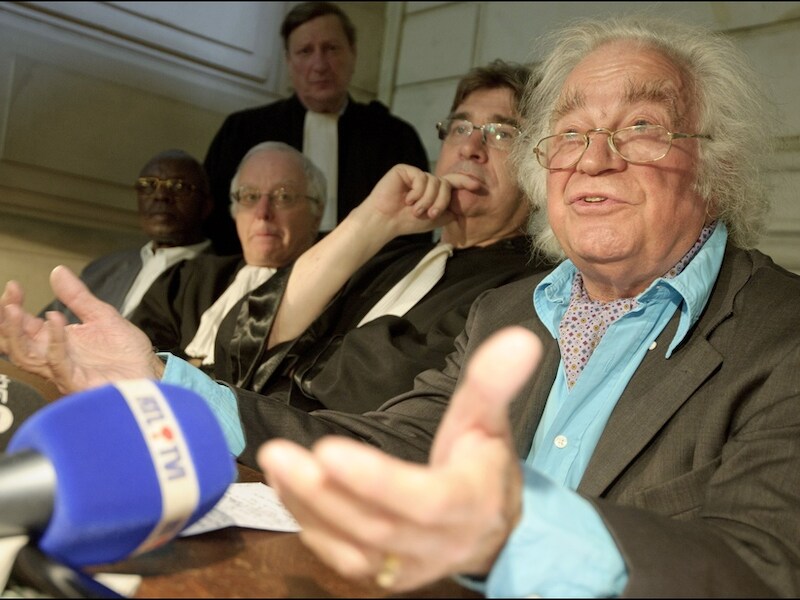Pierre Mertens stond na de korte zitting de pers te woord.