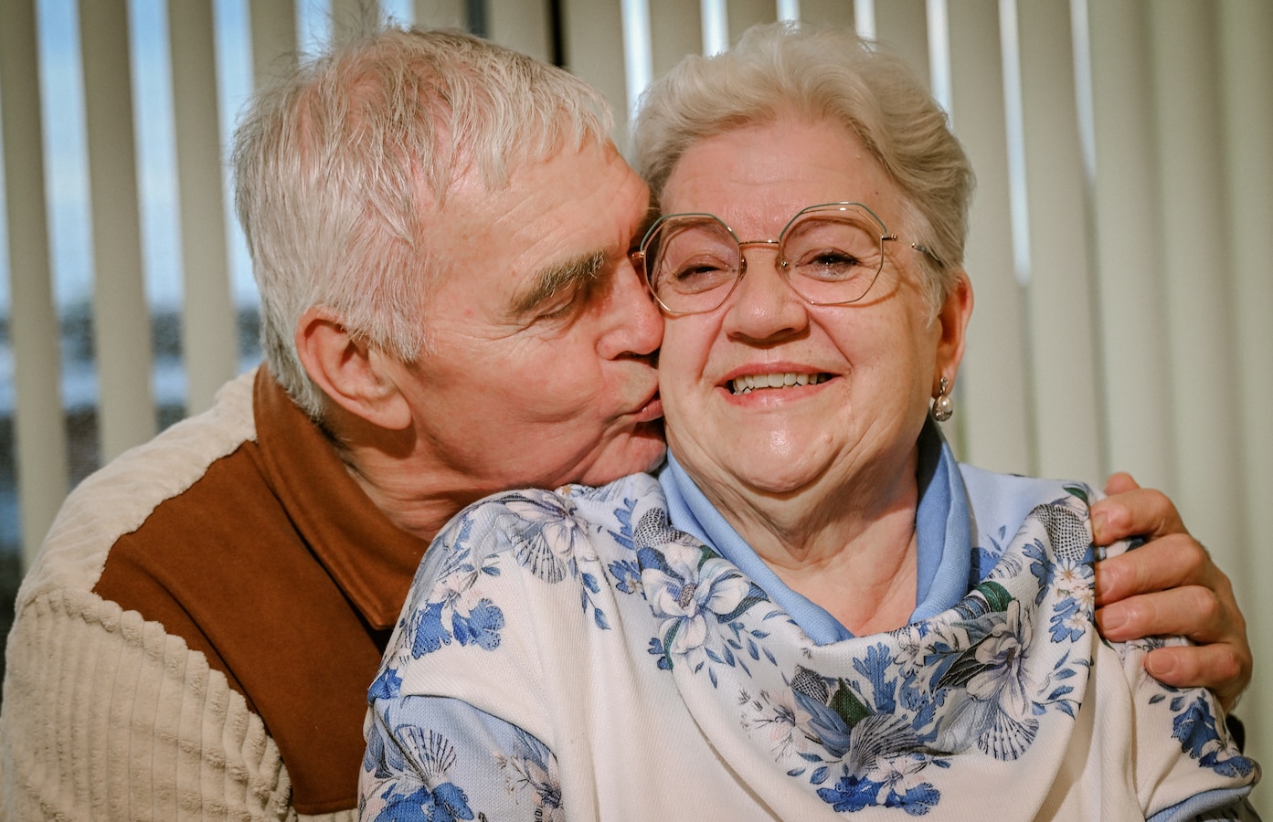 EXCLUSIEF. Oude liefde roest niet: Rosa (76) en Robert (78) vallen elkaar  na bijna zestig jaar opnieuw in de armen: “Mijn hart begon weer te bonken  als dat van een tiener” |