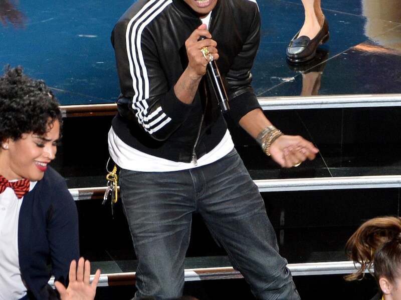 Pharrell bij een optreden tijdens de Oscars.