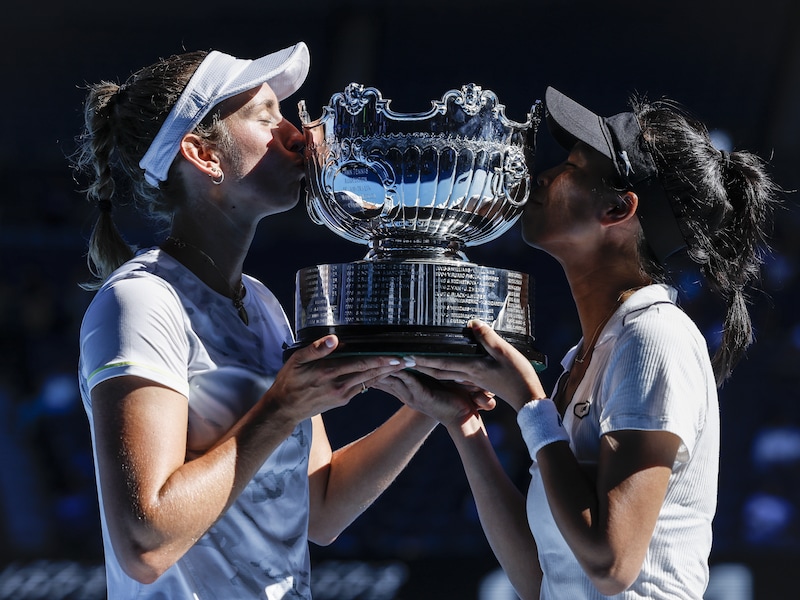 Elise Mertens pakt op Australian Open al vierde grandslamtitel in het dubbel en is nummer 1 van de wereld