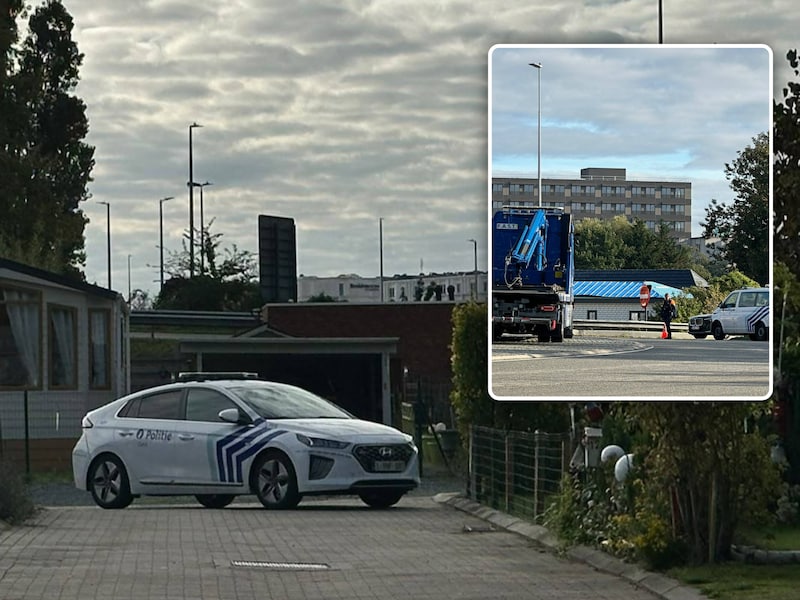 Politie aan woonwagenpark Vosmeers., Inzet: Alles was in gereedheid gebracht om de woonwagen te takelen.