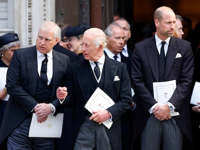 “Koning Charles overweegt om titel van prins Andrew af te nemen”