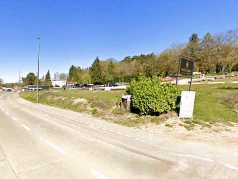 De Maurits Noëstraat met zicht op de parking aan het Zoet Waterpark