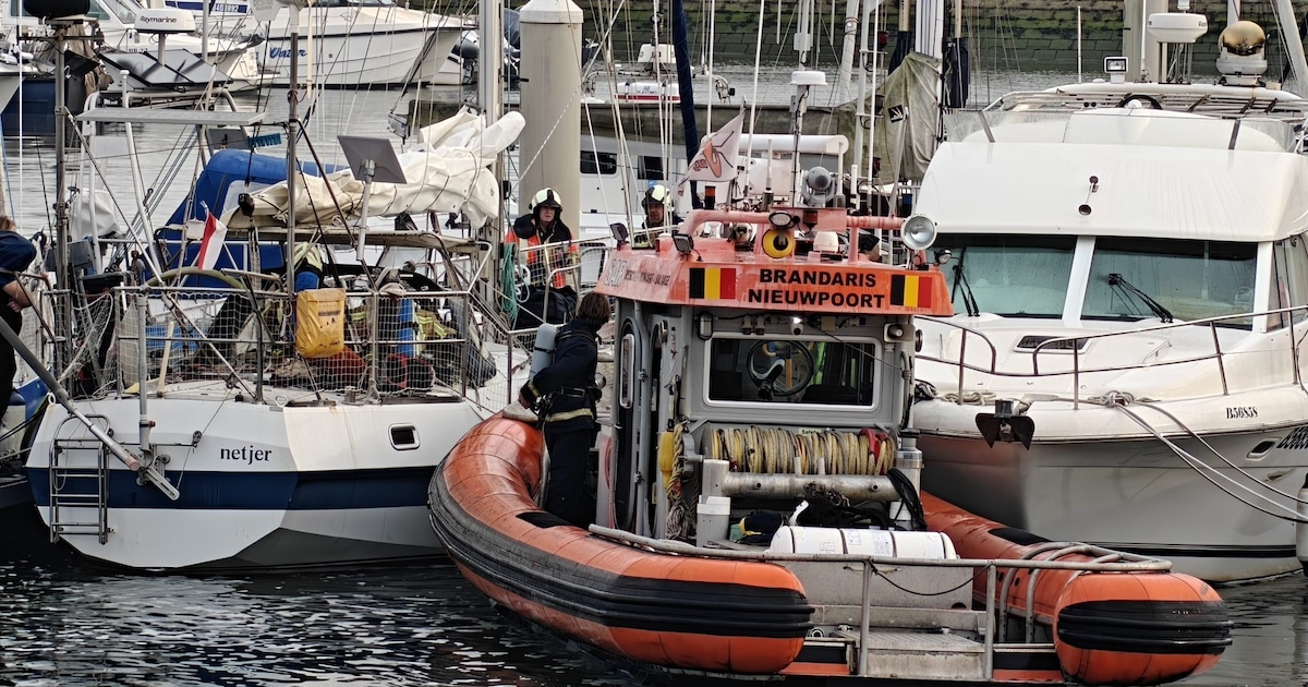Brandweer rukt uit voor brand aan plezierboot in Nieuwpoort: aanzienlijke schade aan interieur