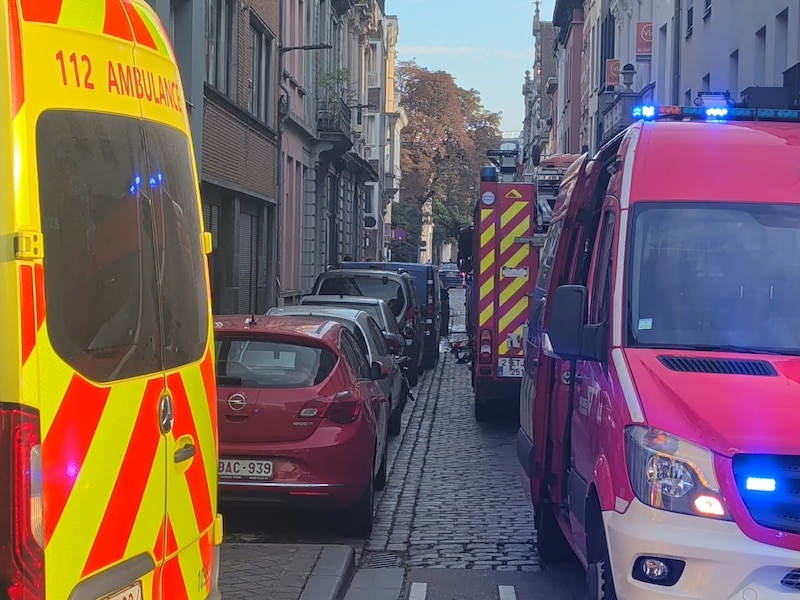 De brandweer bluste dinsdag een brand op de eerste verdieping van een gebouw in de Mutsaardstraat in Antwerpen.
