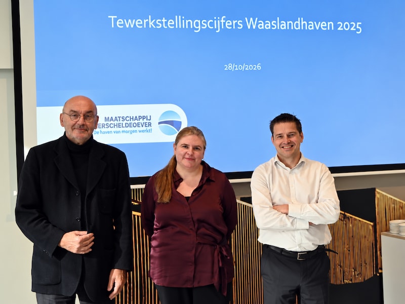 Voorzitter Boudewijn Vlegels, adjunct-directeur Els Jennen en directeur Peter Van de Putte stelden de  nieuwe tewerkstellingscijfers voor van de Waaslandhaven