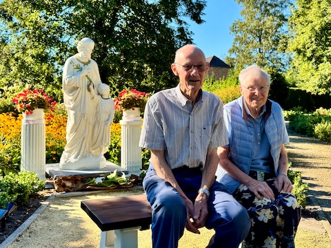 Het gerestaureerde Sint-Jozefbeeld wordt zaterdag gezegend tijdens de processie in kader van de Mariaviering op het Mariapark in Oostmalle, dat Walter (86) en Ursula (89) al 44 jaar zorgvuldig onderhouden 