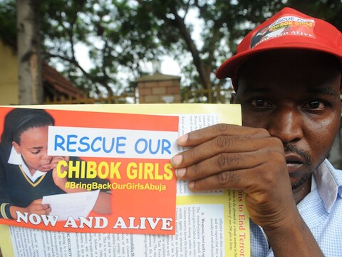 In Nigeria worden flyers uitgedeeld om de terugkeer van de ontvoerde meisjes te bespoedigen.