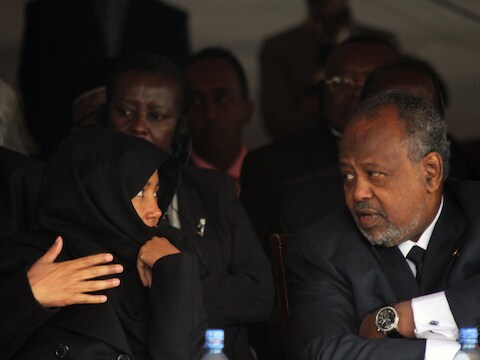 President van Djibouti Omar Guelleh (R).