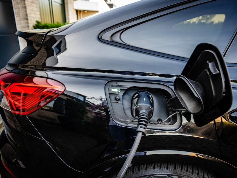 Slechts 4,91 kWh geladen, maar toch 14.500 euro betalen: laadpaal bleef jaar lang rekenen