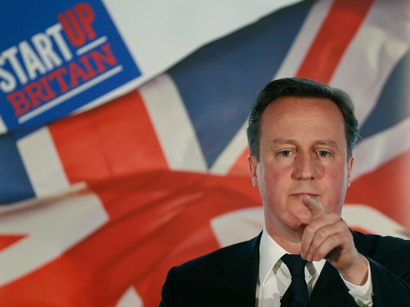 Tekenen van een dieper wordende recessie zorgen voor meer druk op de Britse premier David Cameron.
