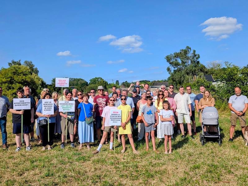 Buurtbewoners protesteerden deze zomer al tegen een nieuwe verkaveling op een terrein aan de Letterveldweg en Kapellestraat.