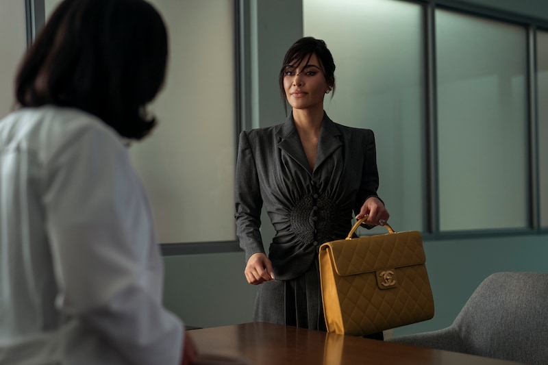 Kim Kardashian en la serie como Allura Grant