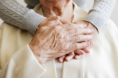 Vooruit wil minder strenge regels rond palliatief verlof voor mantelzorgers