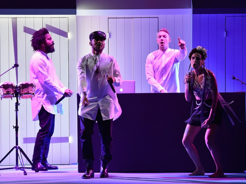Major Lazer tijdens Paris Fashion Week.