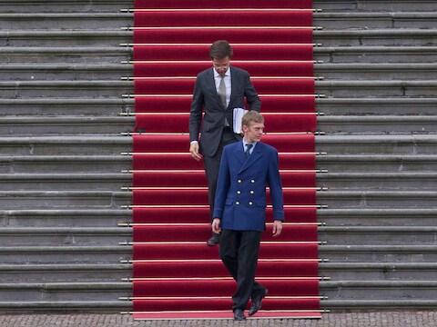 Mark Rutte ging gisteren naar Paleis Huis Ten Bosch in Den Haag om het ontslag van zijn regering aan koningin Beatrix aan te bieden.