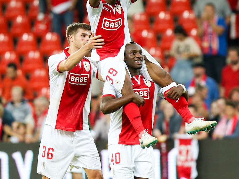 Ezekiel, op de schouders van Mpoku en vastgehouden door Arslanagic, werd in juli vorig jaar nog uitgewuifd na de heenmatch in de voorlaatste kwalificatieronde van de Champions League tegen Panathinaikos.