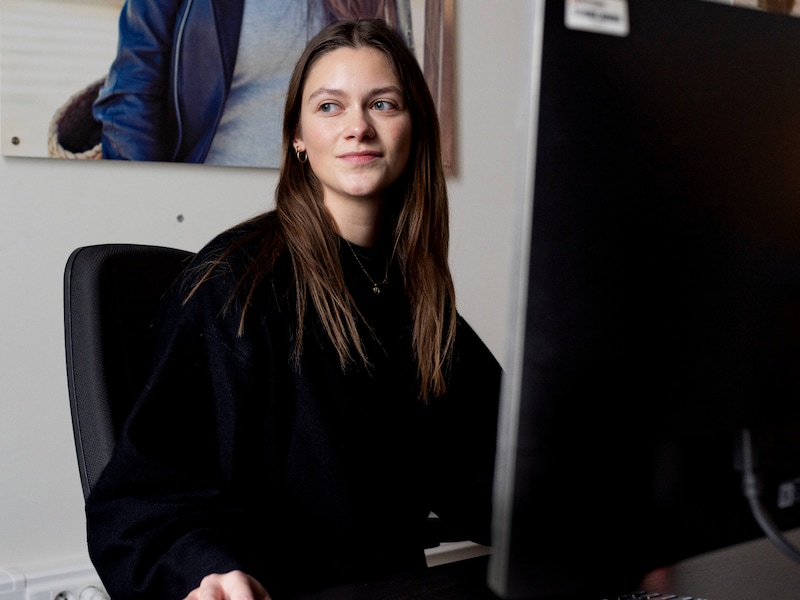Hoeveel verdient hr-medewerker Emma (21)? “Ik spaar 1.300 euro per maand”