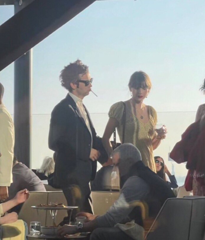 Na breuk met Matty Healy: “Taylor Swift geniet van haar leven als ...
