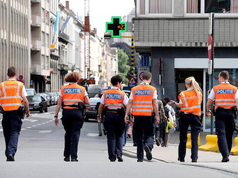 Politiemensen op patrouille tijdens de Gentse Feesten.