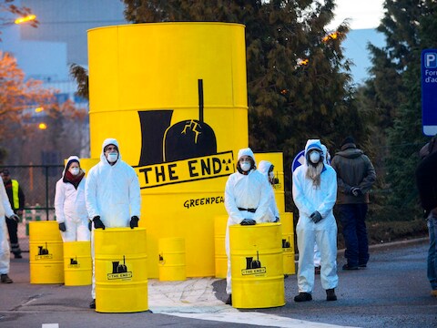 Greenpeace-activisten aan de kerncentrale van Tihange.
