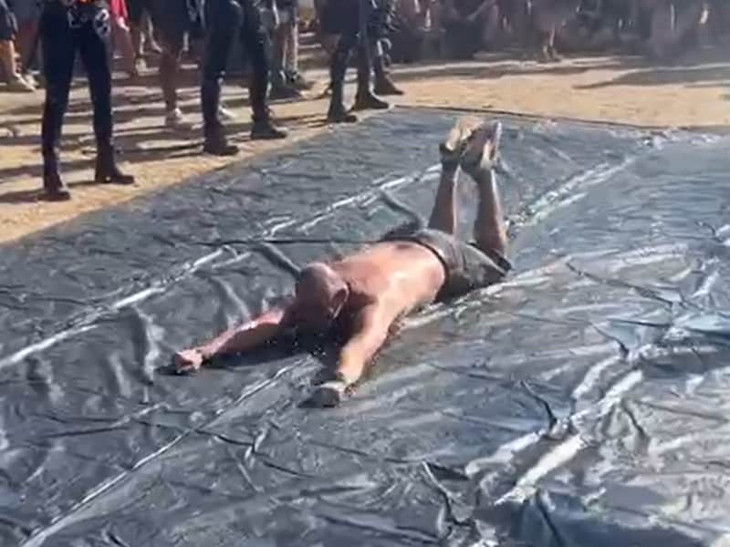 KIJK. Van crowdsurfen naar groundsurfen: metalheads maken geïmproviseerde glijbaan op Alcatraz