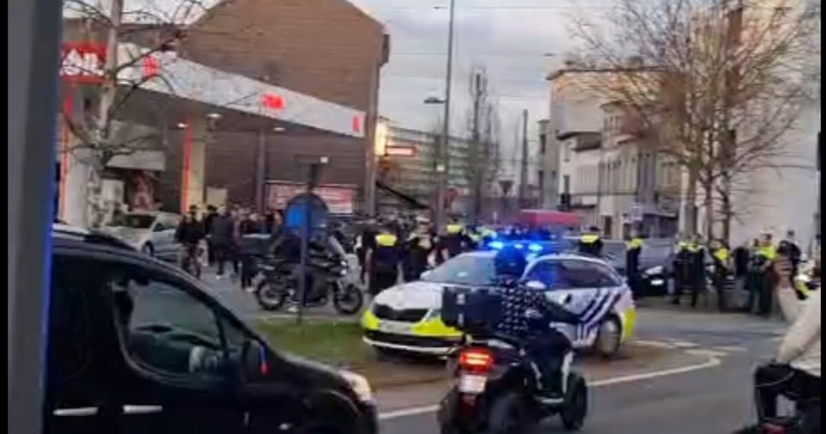 Politie massaal aanwezig bij verhitte discussie aan tankstation in ...