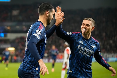 Trossard levert assist in makkelijke zege van foutloos Arsenal, Napoli bijt tanden stuk op Frankfurt en Theate