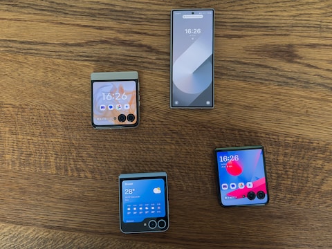 De Motorola Razr 50, Samsung Galaxy Fold 6, Samsung Galaxy Flip 6 en Motorola Razr 50 Ultra.